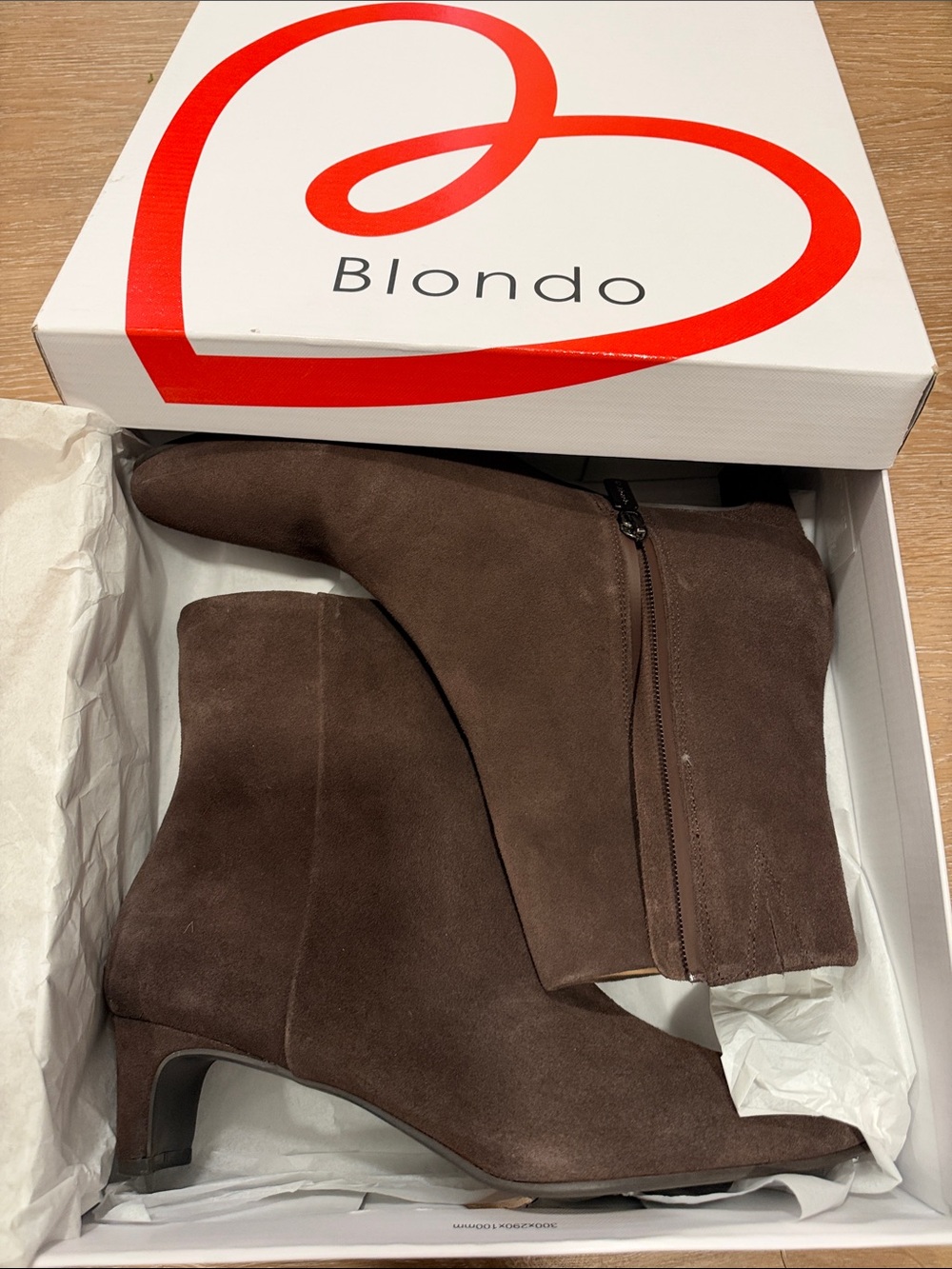 Never worn Blondo Seravina Waterproof Booties, Java Suede, size 10M.
